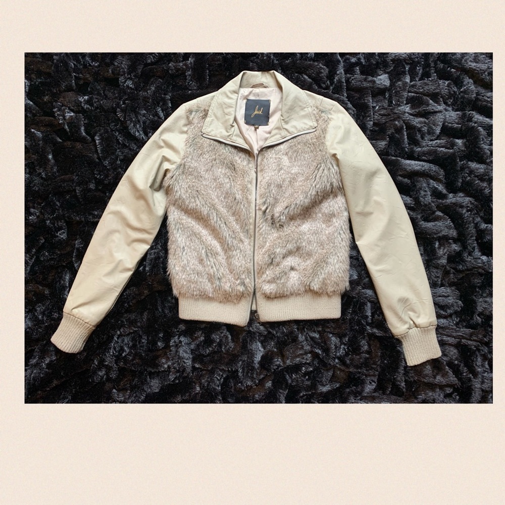 Jack BB Dakota Faux Fur Jacket - size small - EUC